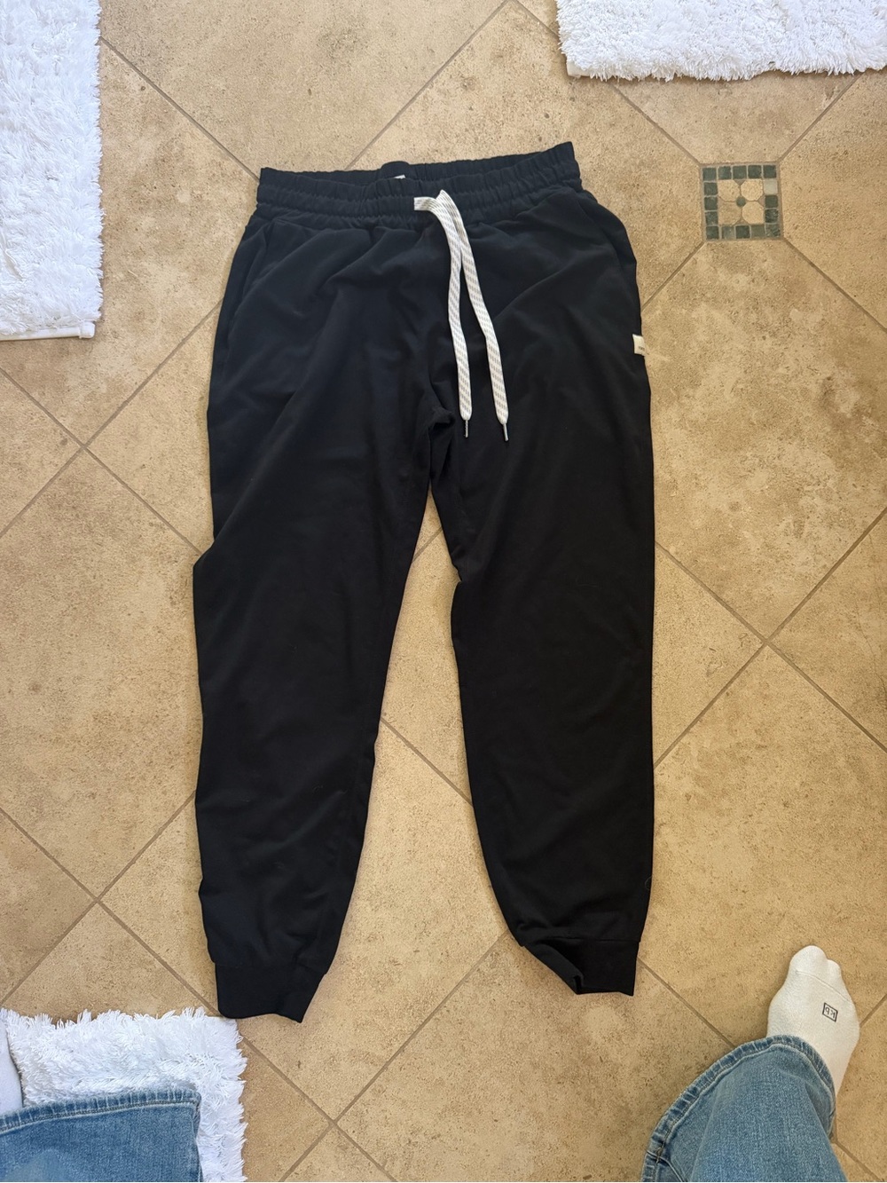 Vuori Women’s Black Jogger Sweatpants with Drawstring
